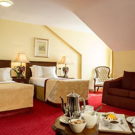 Meadow Court Hotel Loughrea ภายนอก รูปภาพ