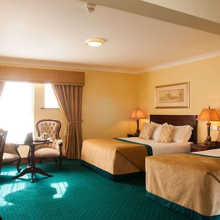 Meadow Court Hotel Loughrea ภายนอก รูปภาพ