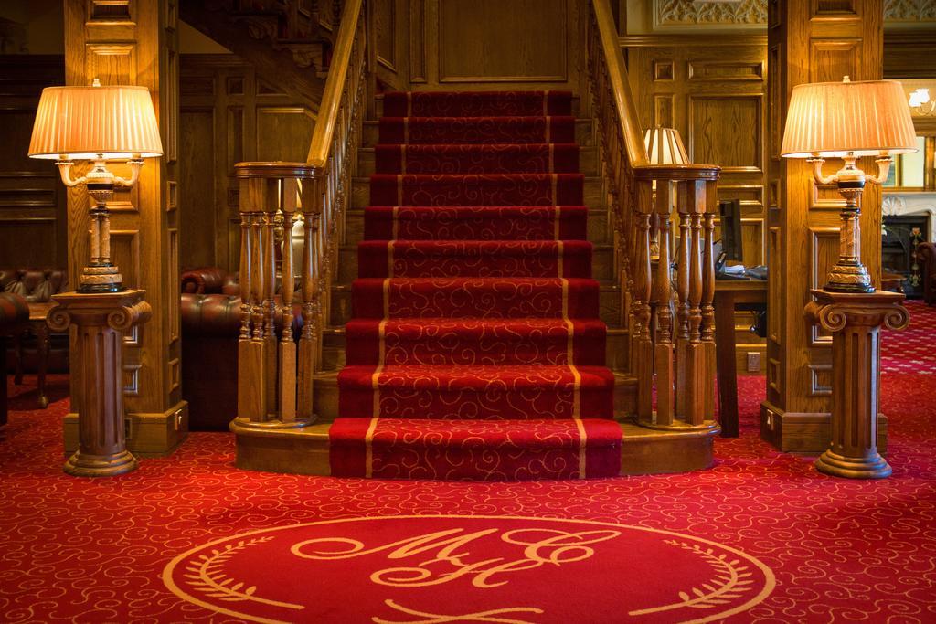 Meadow Court Hotel Loughrea ภายนอก รูปภาพ