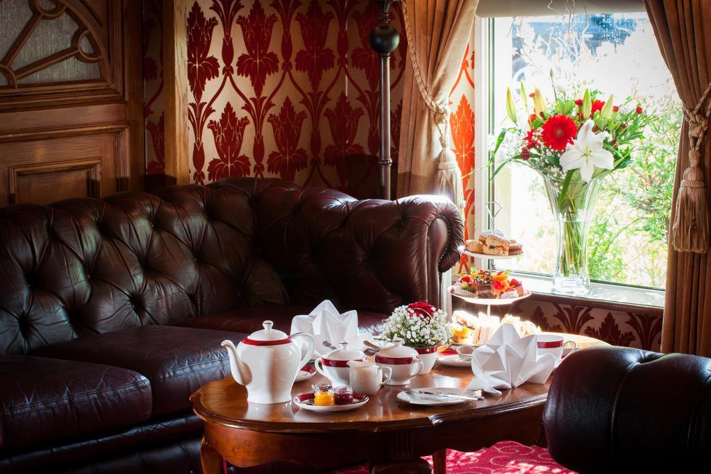 Meadow Court Hotel Loughrea ภายนอก รูปภาพ
