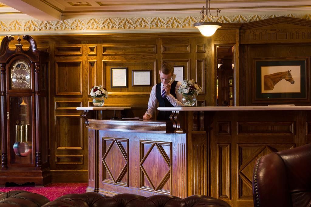 Meadow Court Hotel Loughrea ภายนอก รูปภาพ