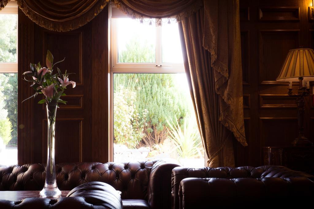 Meadow Court Hotel Loughrea ภายนอก รูปภาพ