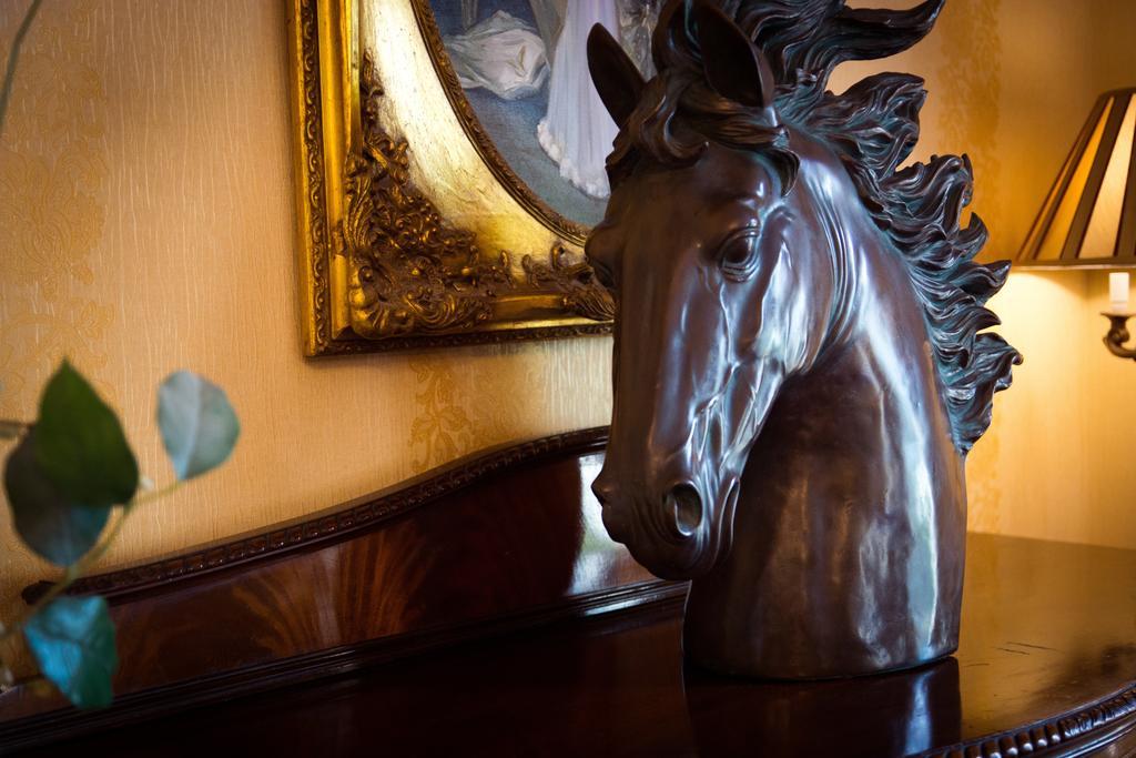 Meadow Court Hotel Loughrea ภายนอก รูปภาพ