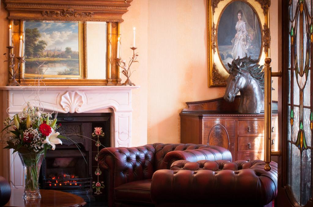Meadow Court Hotel Loughrea ภายนอก รูปภาพ