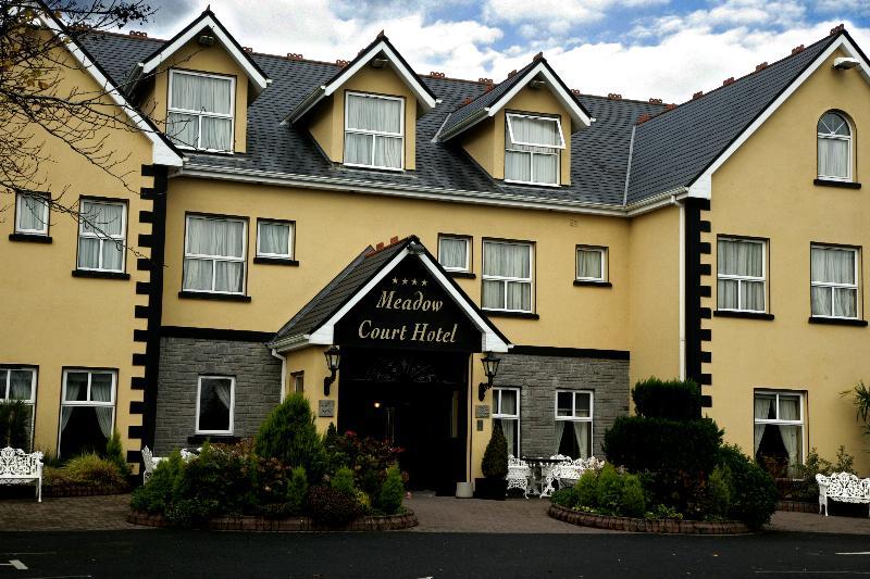 Meadow Court Hotel Loughrea ภายนอก รูปภาพ