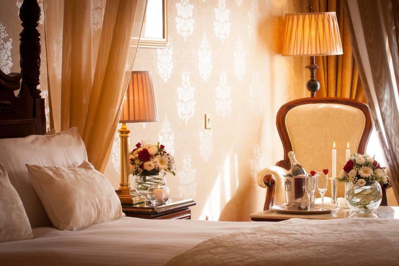 Meadow Court Hotel Loughrea ภายนอก รูปภาพ